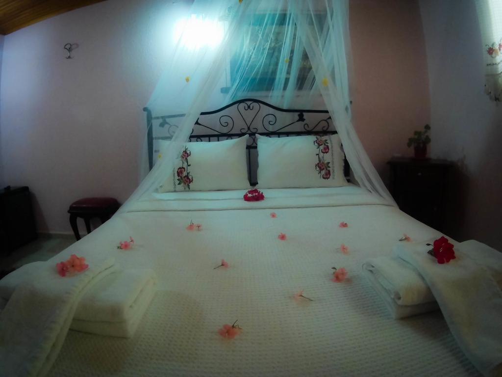 Antik Motel Alaçatı Luaran gambar